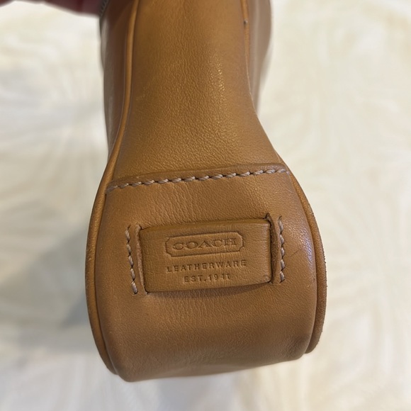 Coach bag- vintage small leather purse. Smoke free pet free home. Cute bag!! - Picture 6 of 12